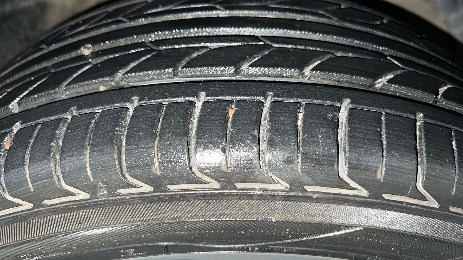 Used 2018 Maruti Suzuki Baleno Zeta 1.2 Petrol Manual tyres RIGHT FRONT TYRE TREAD VIEW