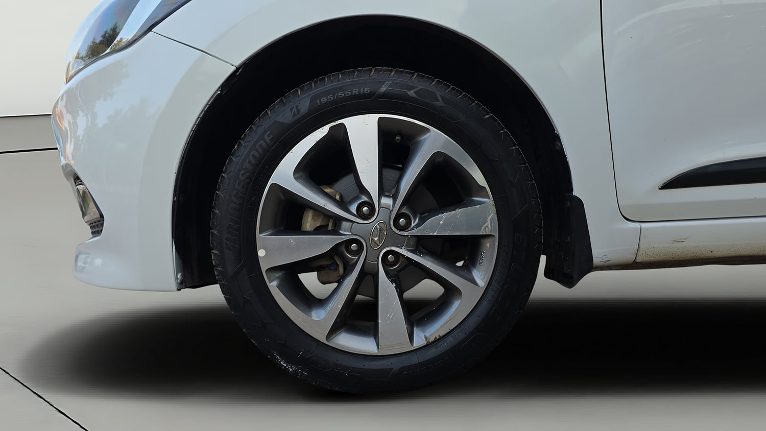 Used 2015 Hyundai Elite i20 Sportz 1.2 (O) Petrol Manual tyres LEFT FRONT TYRE RIM VIEW
