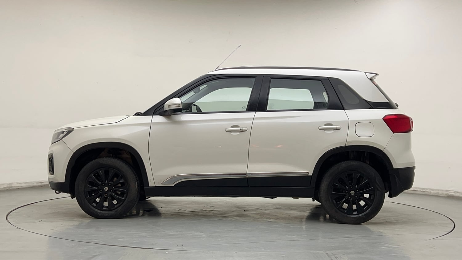 Used 2022 maruti-suzuki Vitara Brezza ZXi Petrol Manual exterior LEFT SIDE VIEW