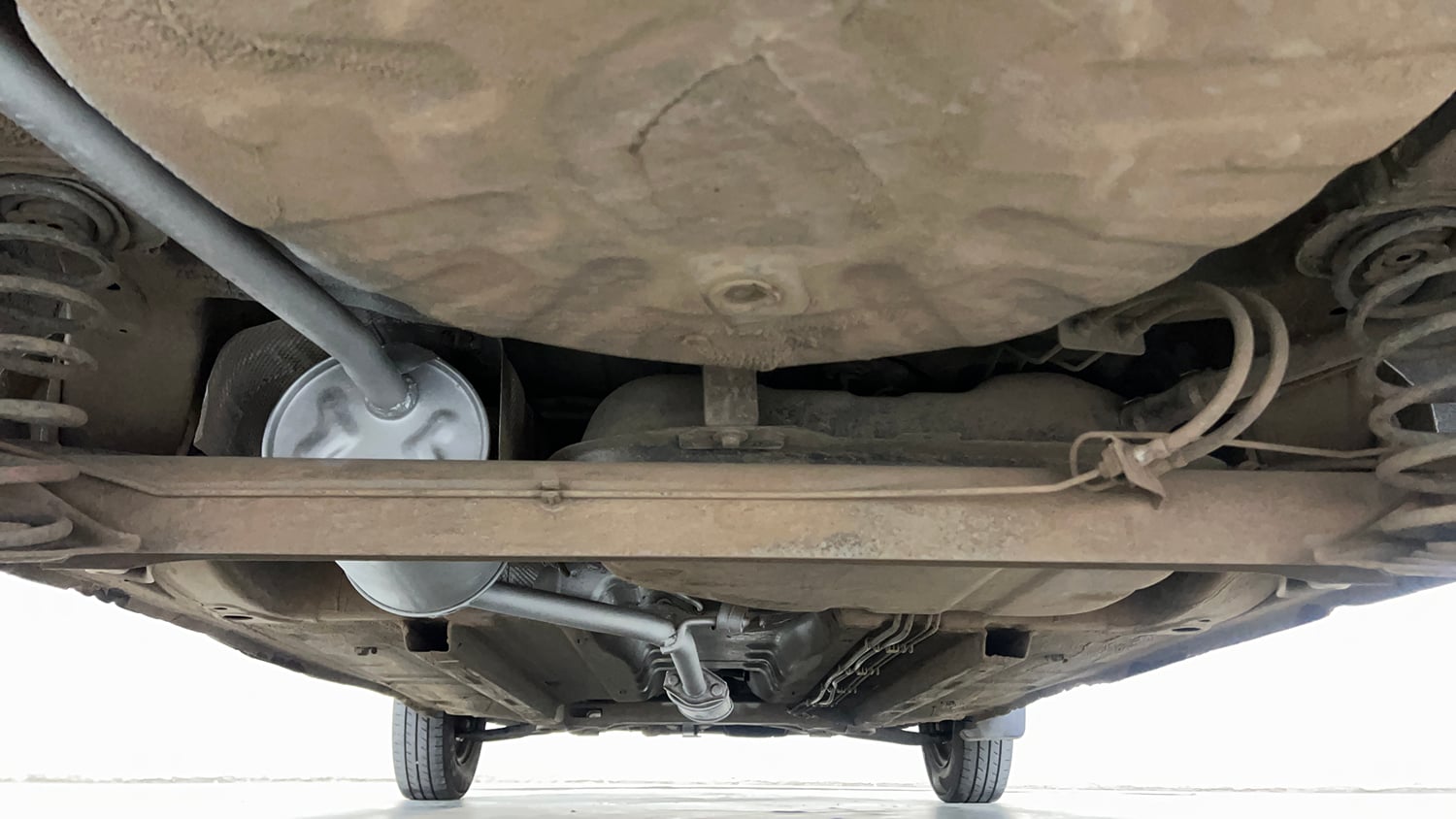Used 2017 Renault Kwid CLIMBER 1.0 Petrol Manual extra REAR UNDERBODY VIEW (TAKEN FROM REAR)