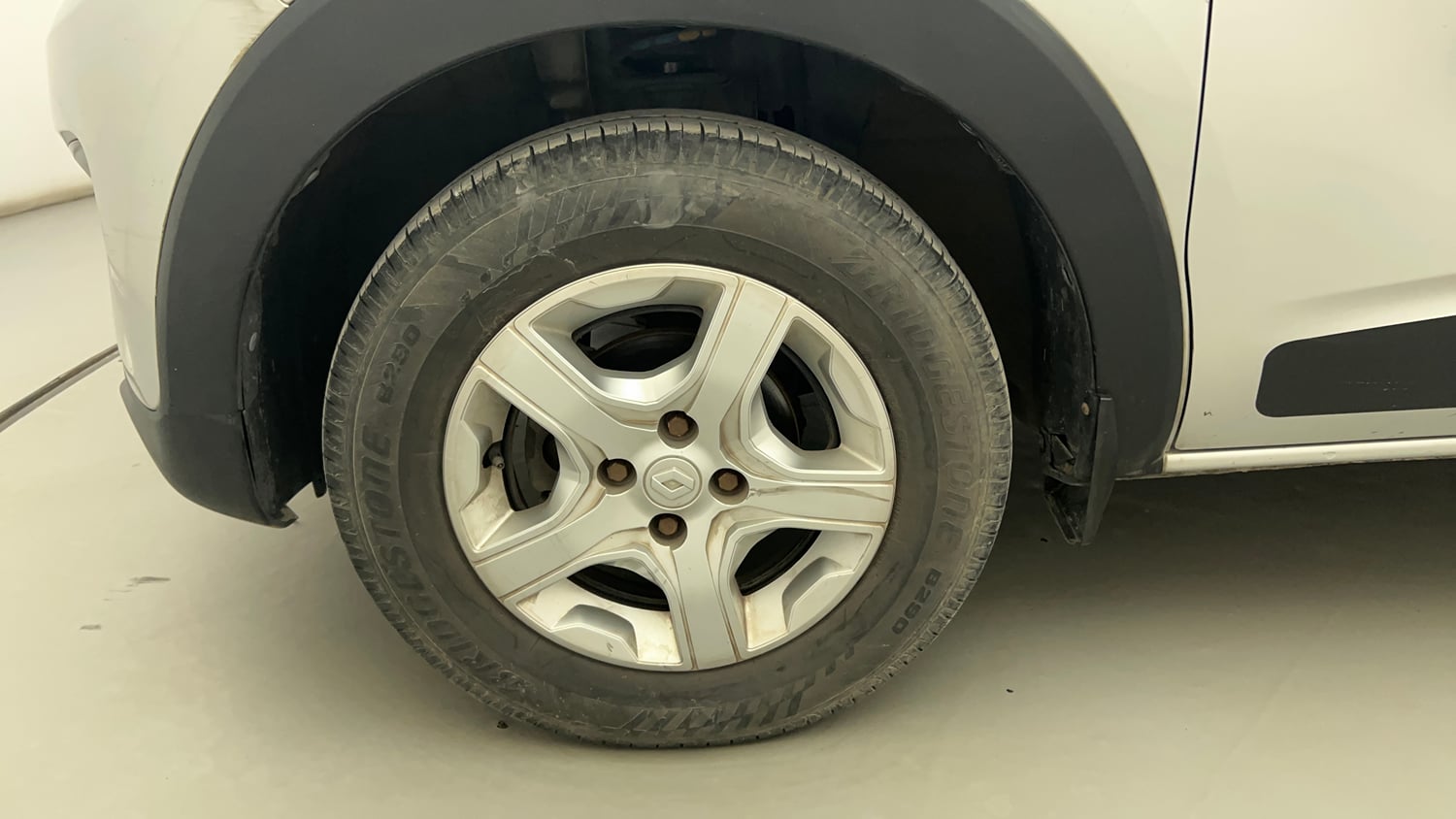 Used 2019 Renault Triber RXZ Petrol Manual tyres LEFT FRONT TYRE RIM VIEW