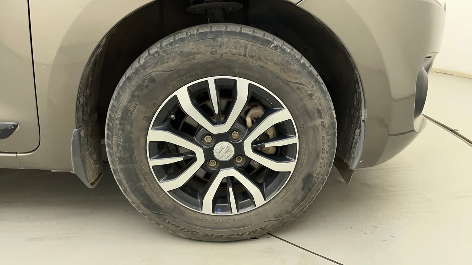 Used 2022 Maruti Suzuki Swift VXi Petrol Manual tyres RIGHT FRONT TYRE RIM VIEW