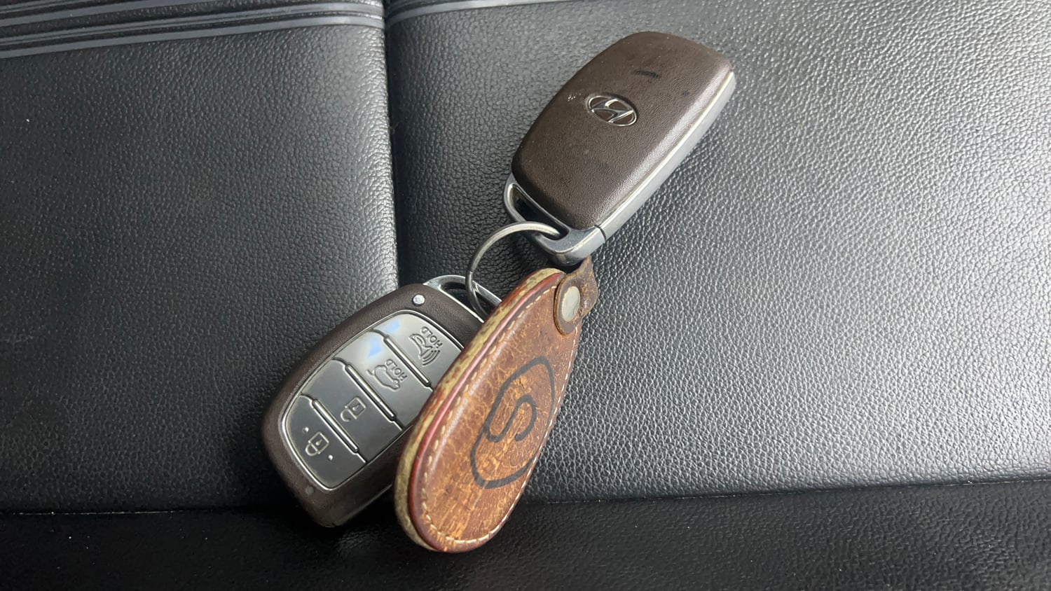 Used 2020 Hyundai New i20 Asta (O) 1.0 Turbo DCT Petrol Automatic extra CAR KEY VIEW