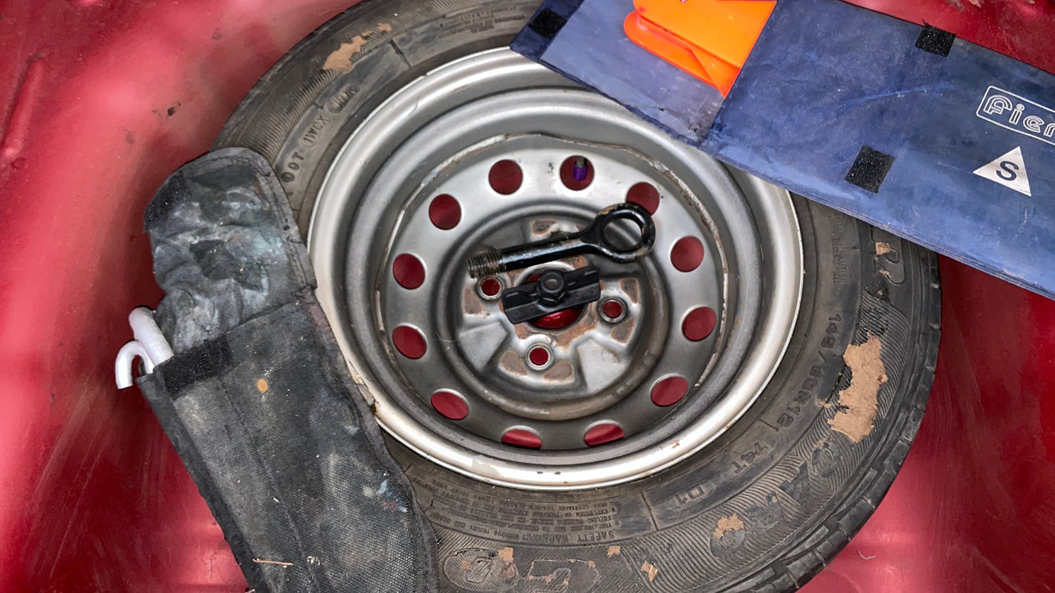 Used 2016 Hyundai Eon D-Lite + Petrol Manual tyres SPARE TYRE VIEW