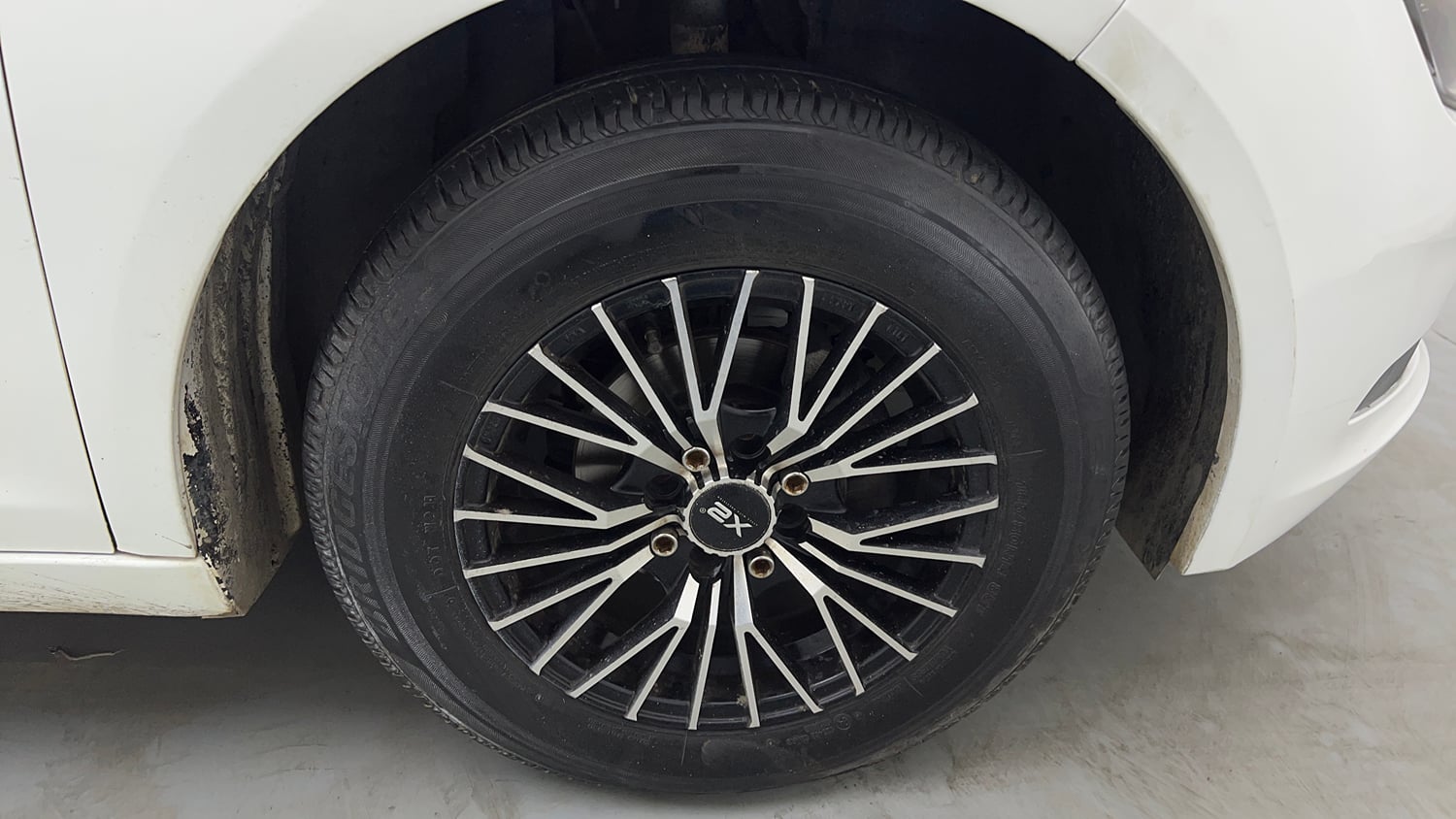 Used 2022 Tata Altroz XE Petrol Petrol Manual tyres RIGHT FRONT TYRE RIM VIEW