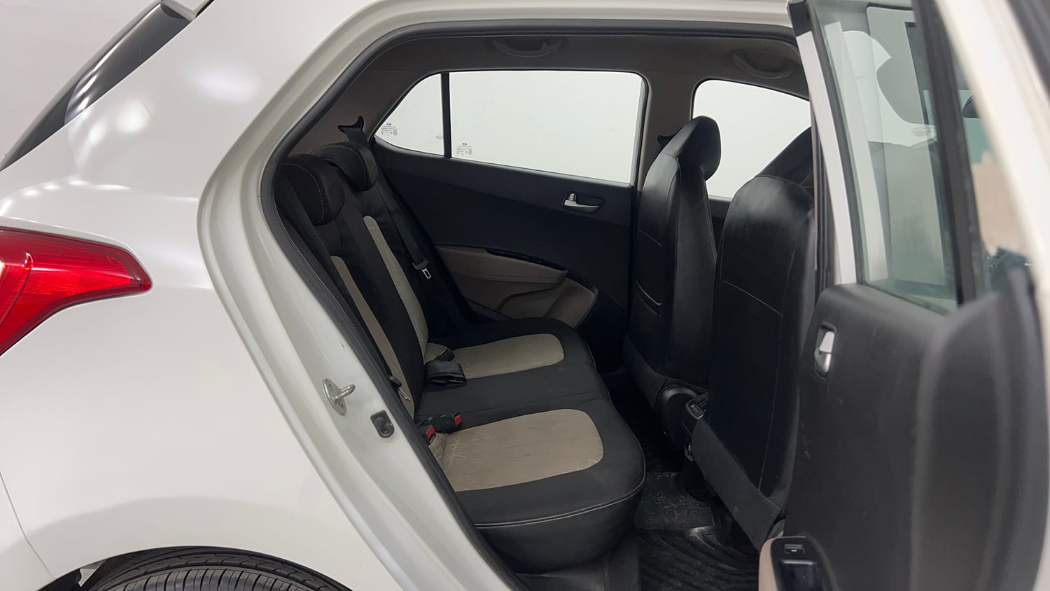 Used 2016 Hyundai Grand i10 Asta 1.2 Kappa VTVT (O) Petrol Manual interior RIGHT SIDE REAR DOOR CABIN VIEW