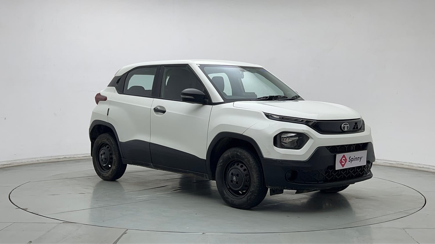 Used 2024 Tata Punch Pure MT Petrol Manual exterior RIGHT FRONT CORNER VIEW
