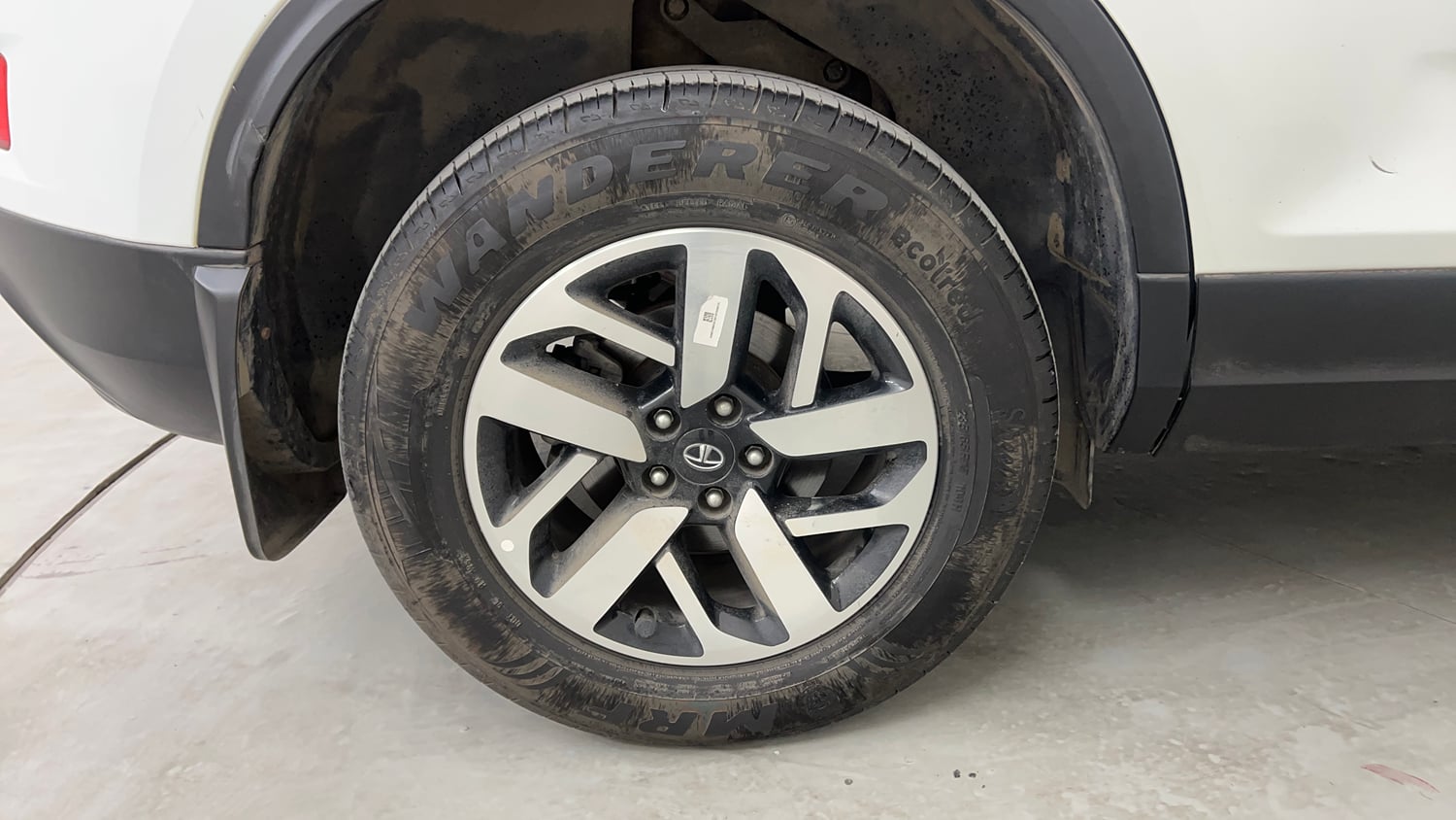 Used 2023 Tata Harrier XZA Plus Dual Tone Diesel Automatic tyres RIGHT REAR TYRE RIM VIEW
