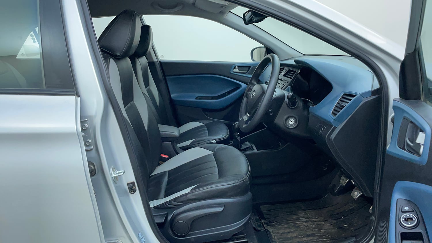 Used 2015 Hyundai i20 Active 1.2 S Petrol Manual interior RIGHT SIDE FRONT DOOR CABIN VIEW