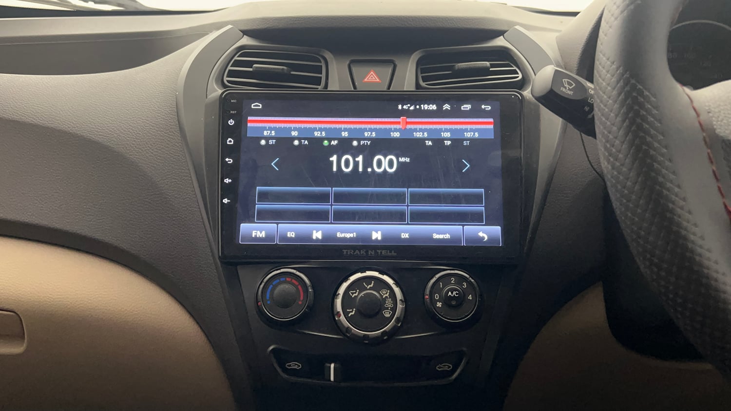 Used 2015 Hyundai Eon Magna + Petrol Manual top_features Integrated (in-dash) music system