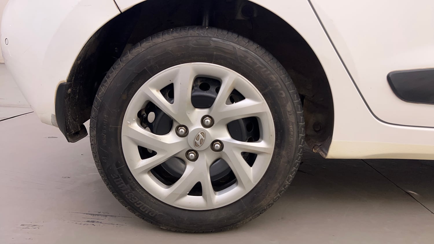 Used 2019 Hyundai Grand i10 Sportz 1.2 Kappa VTVT Petrol Manual tyres RIGHT REAR TYRE RIM VIEW