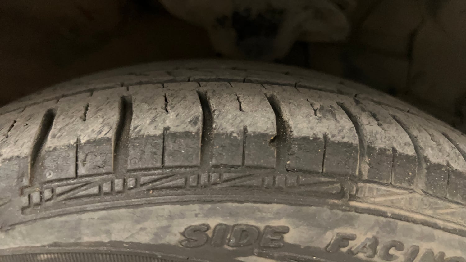 Used 2017 Hyundai Eon Magna Petrol Manual tyres RIGHT FRONT TYRE TREAD VIEW