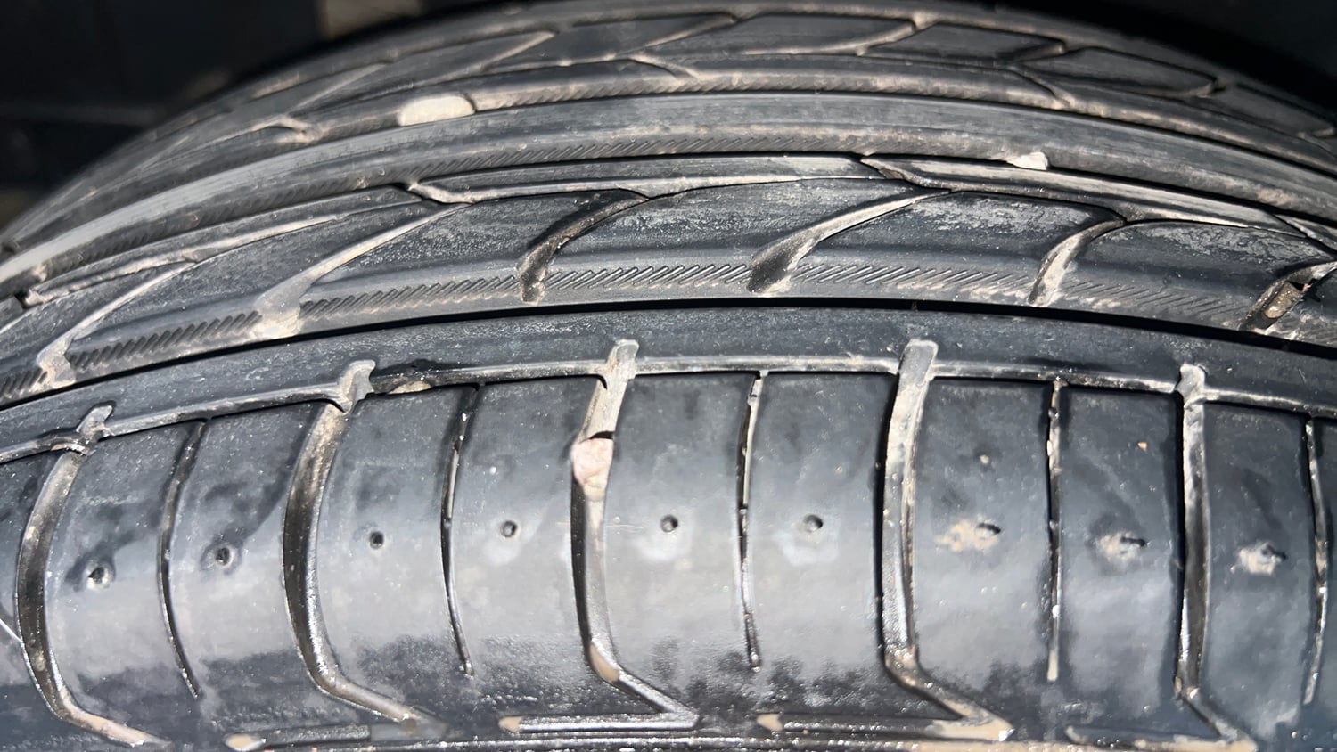 Used 2021 Maruti Suzuki New Ertiga ZXi AT Petrol Automatic tyres RIGHT REAR TYRE TREAD VIEW