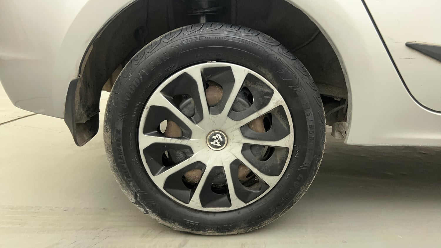 Used 2018 Tata Tigor Revotron XT Petrol Manual tyres RIGHT REAR TYRE RIM VIEW