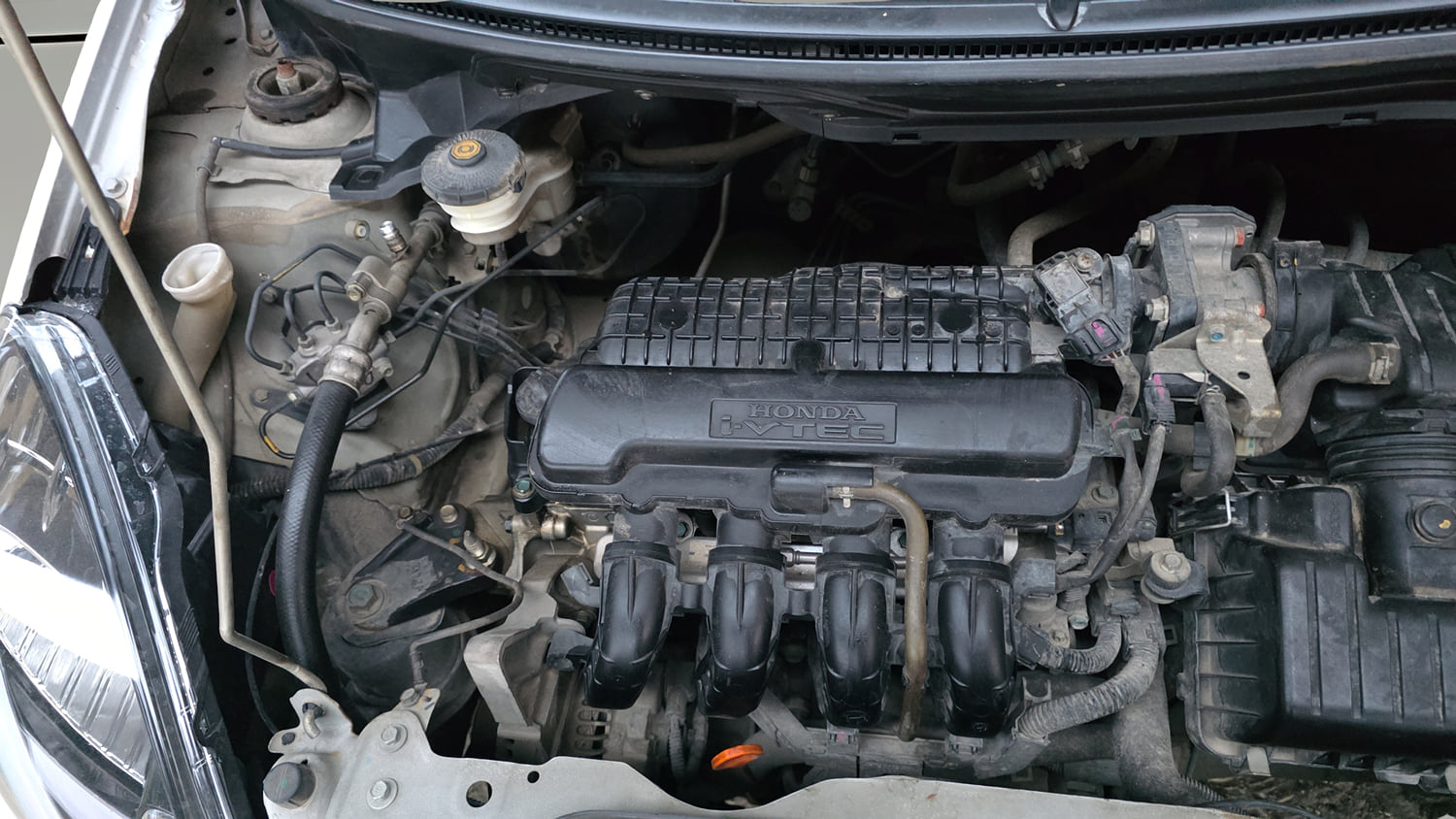 Used 2016 Honda Amaze 1.2 S i-VTEC Petrol Manual engine ENGINE RIGHT SIDE VIEW
