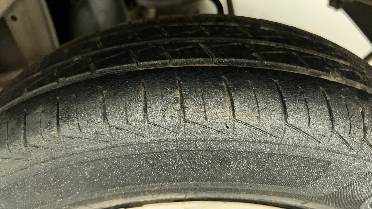 Used 2021 Maruti Suzuki Alto 800 LXi Petrol Manual tyres LEFT REAR TYRE TREAD VIEW