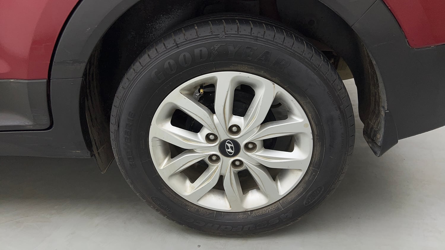 Used 2019 Hyundai Creta SX 1.6 CRDi Diesel Manual tyres LEFT REAR TYRE RIM VIEW
