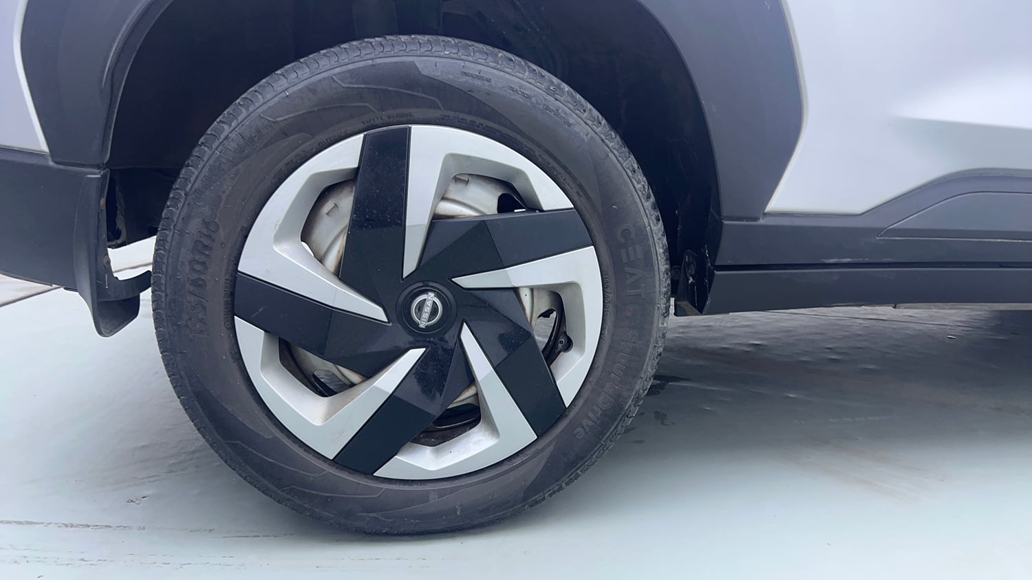 Used 2023 Nissan Magnite XE Petrol Manual tyres RIGHT REAR TYRE RIM VIEW