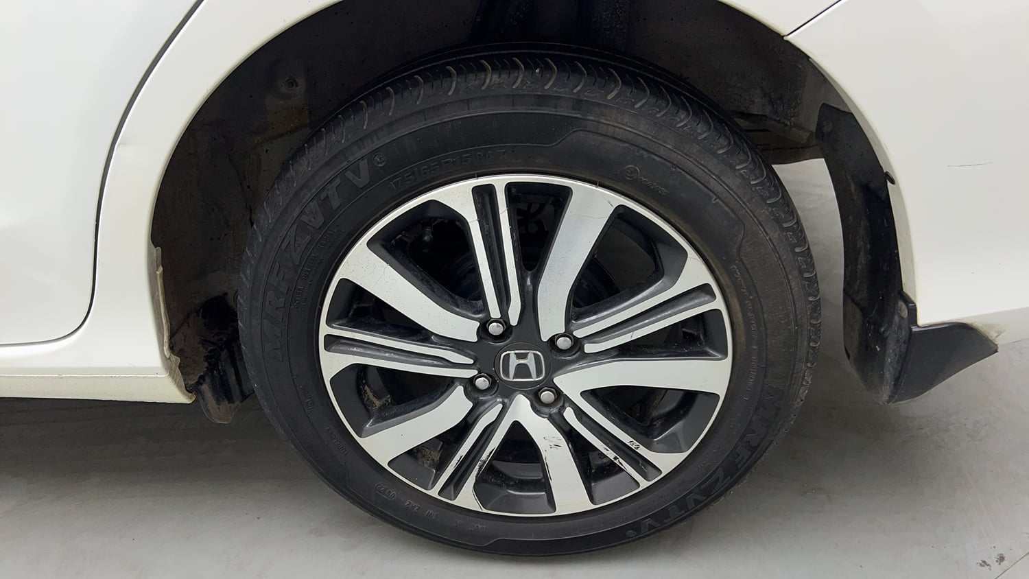 Used 2022 Honda Amaze VX CVT 1.2 Petrol Petrol Automatic tyres LEFT REAR TYRE RIM VIEW