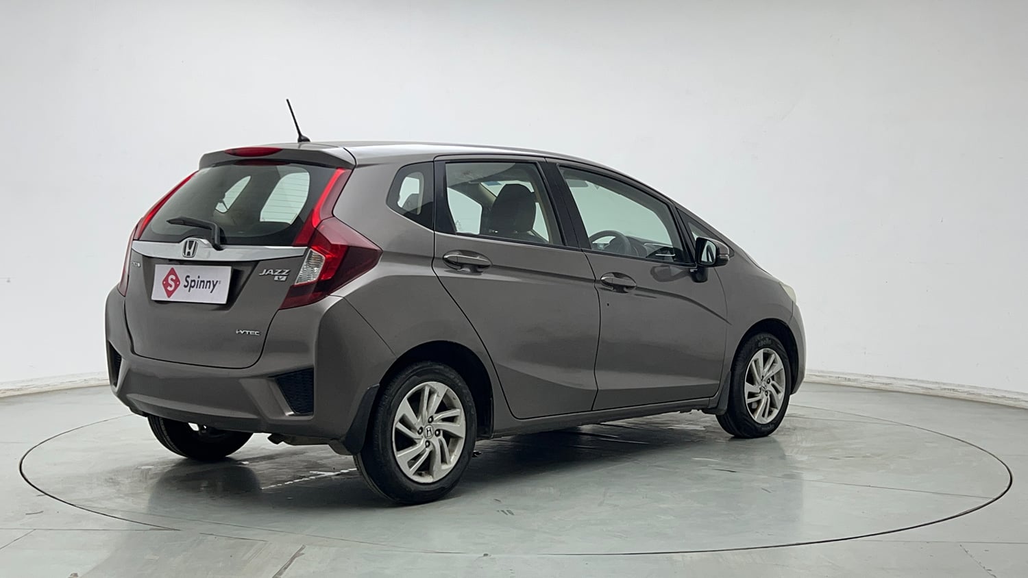 Used 2016 Honda Jazz V Petrol Petrol Manual exterior RIGHT REAR CORNER VIEW