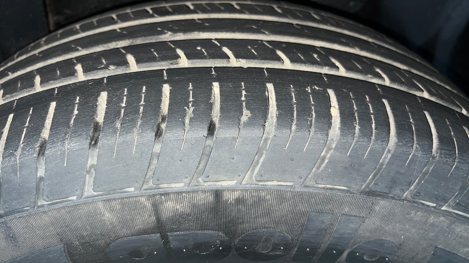 Used 2022 Tata Harrier XTA Plus Dark Edition Diesel Automatic tyres LEFT REAR TYRE TREAD VIEW