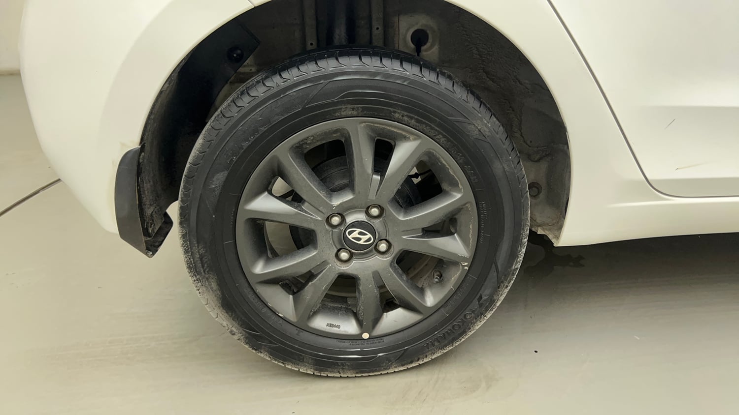 Used 2019 Hyundai Elite i20 Sportz Plus 1.2 CVT Petrol Automatic tyres RIGHT REAR TYRE RIM VIEW