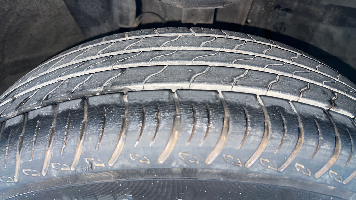 Used 2023 Tata Punch Creative Dual Tone AMT Petrol Automatic tyres RIGHT FRONT TYRE TREAD VIEW