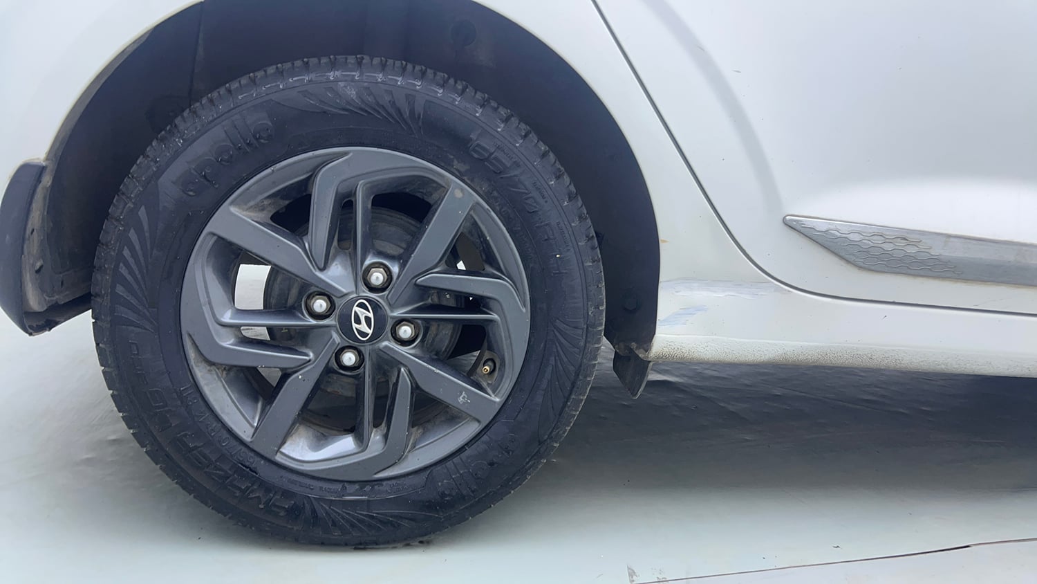 Used 2021 Hyundai Grand i10 Nios Sportz 1.2 Kappa VTVT CNG Cng Manual tyres RIGHT REAR TYRE RIM VIEW