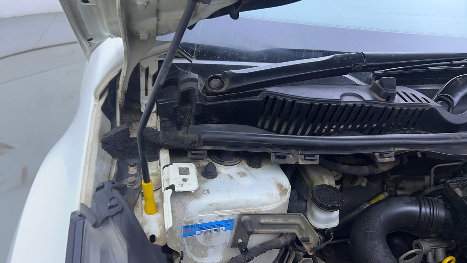 Used 2021 Tata Nexon XZA Plus Dual Tone Petrol Automatic engine ENGINE RIGHT SIDE HINGE & APRON VIEW