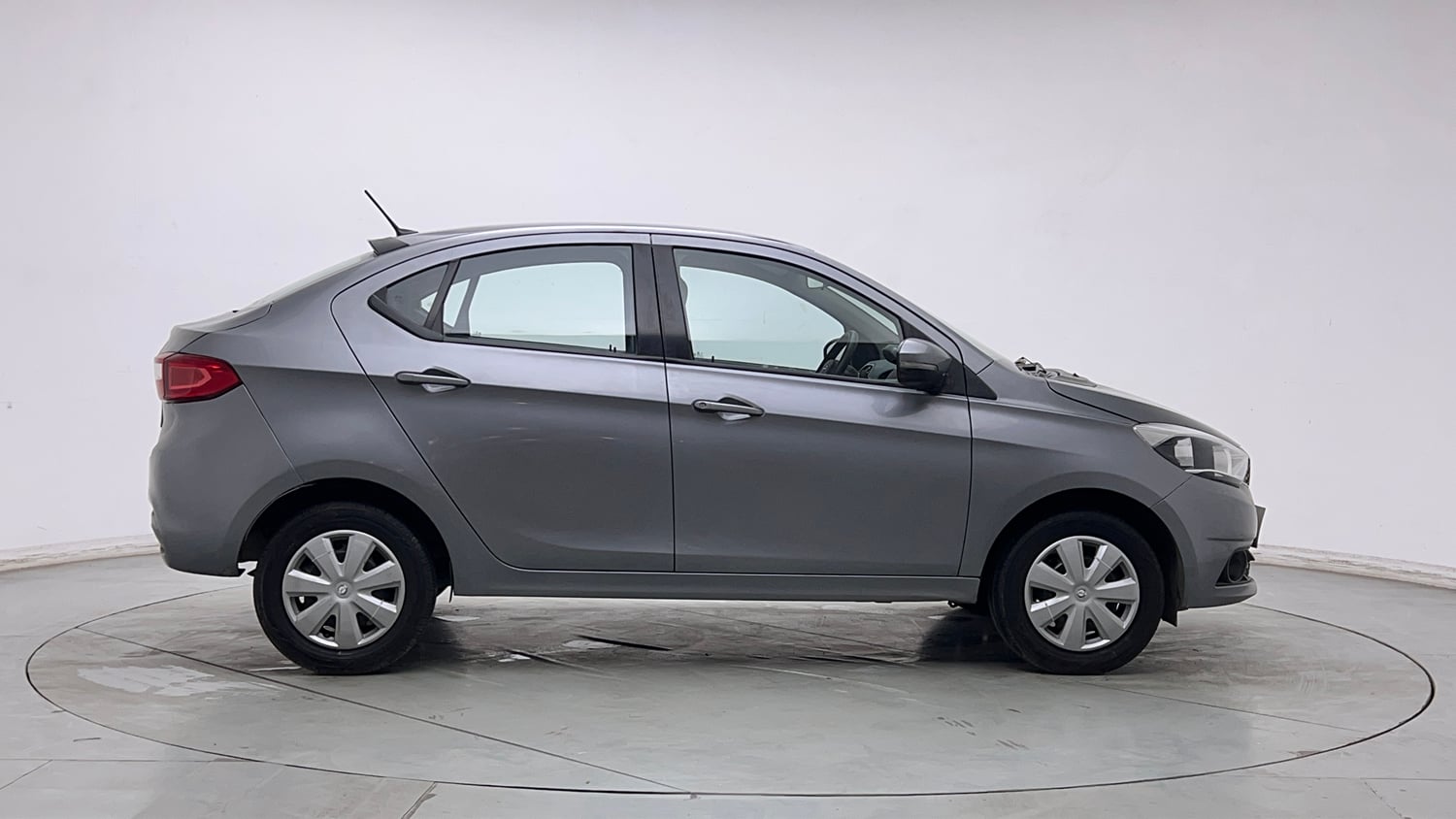 Used 2018 Tata Tigor Revotron XT Petrol Manual exterior RIGHT SIDE VIEW