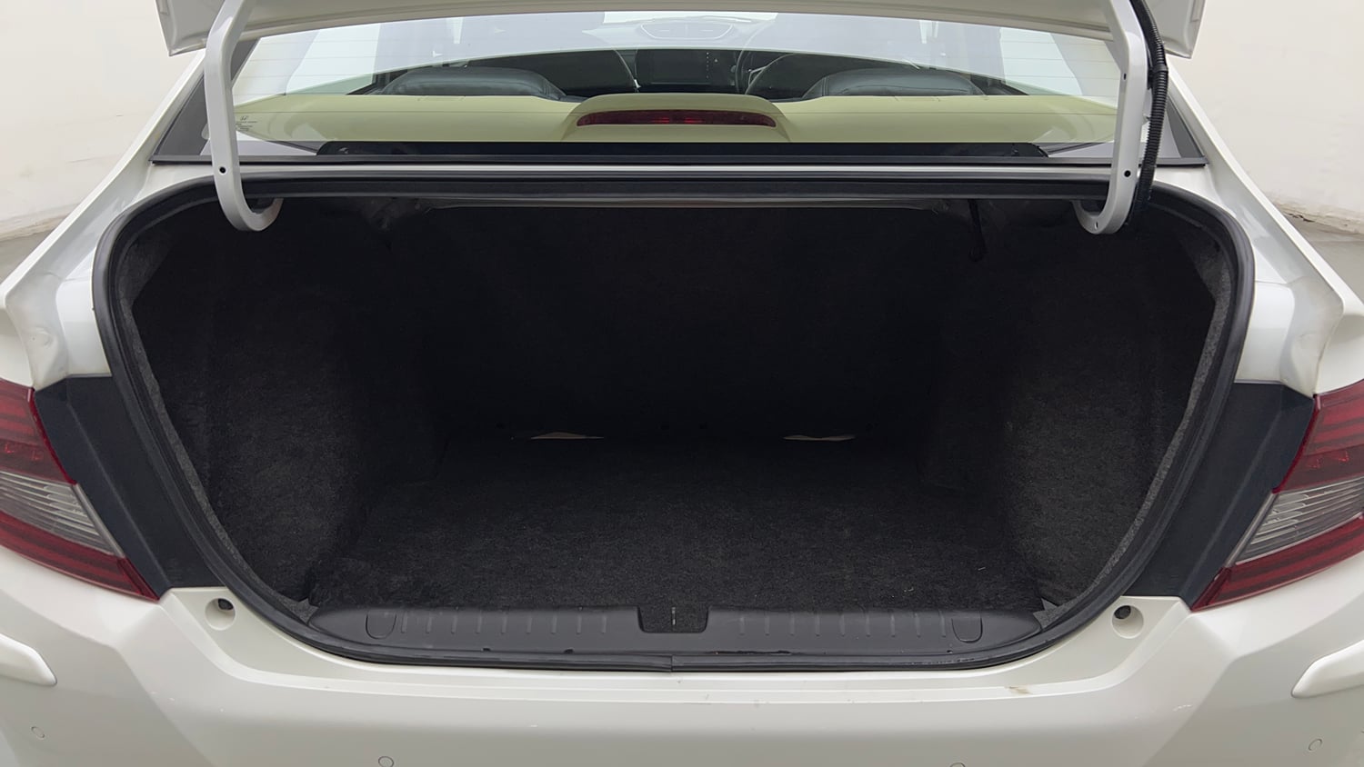 Used 2022 Honda Amaze VX CVT 1.2 Petrol Petrol Automatic interior DICKY INSIDE VIEW