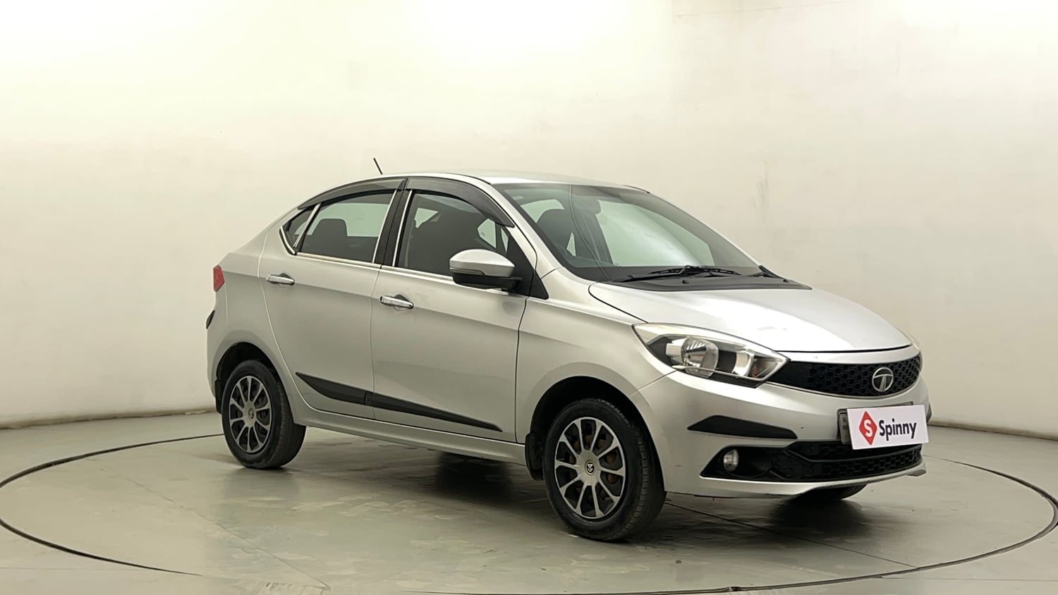 Used 2018 Tata Tigor Revotron XT Petrol Manual exterior RIGHT FRONT CORNER VIEW