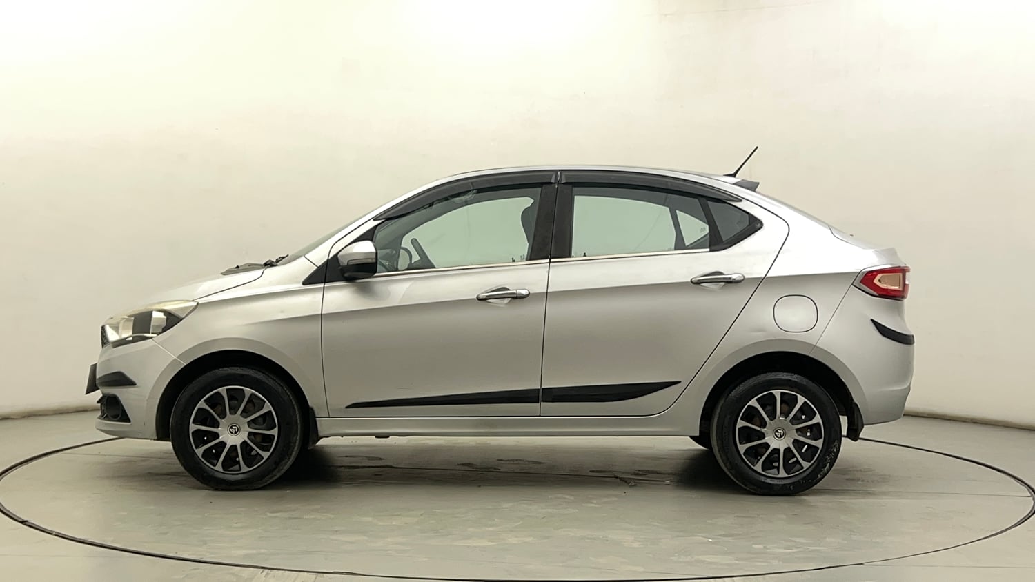 Used 2018 Tata Tigor Revotron XT Petrol Manual exterior LEFT SIDE VIEW