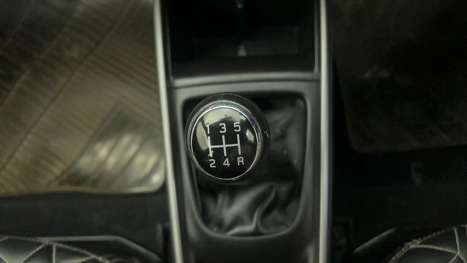 Used 2020 Maruti Suzuki Baleno Delta Petrol Manual interior GEAR  KNOB VIEW