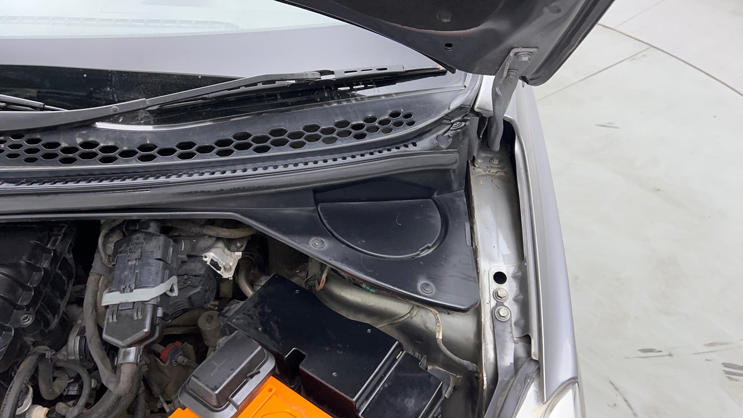 Used 2018 Tata Tigor Revotron XT Petrol Manual engine ENGINE LEFT SIDE HINGE & APRON VIEW