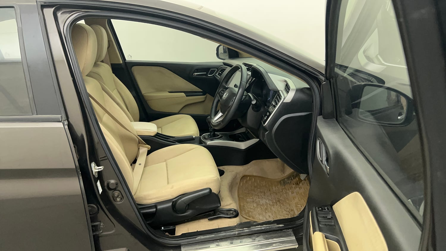 Used 2019 Honda City VX Petrol Petrol Manual interior RIGHT SIDE FRONT DOOR CABIN VIEW