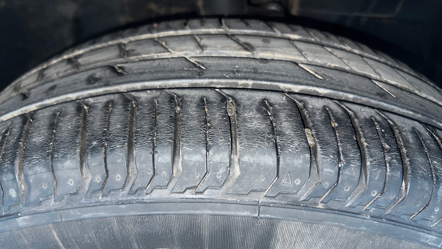 Used 2023 Tata Punch Accomplished AMT Petrol Automatic tyres RIGHT FRONT TYRE TREAD VIEW