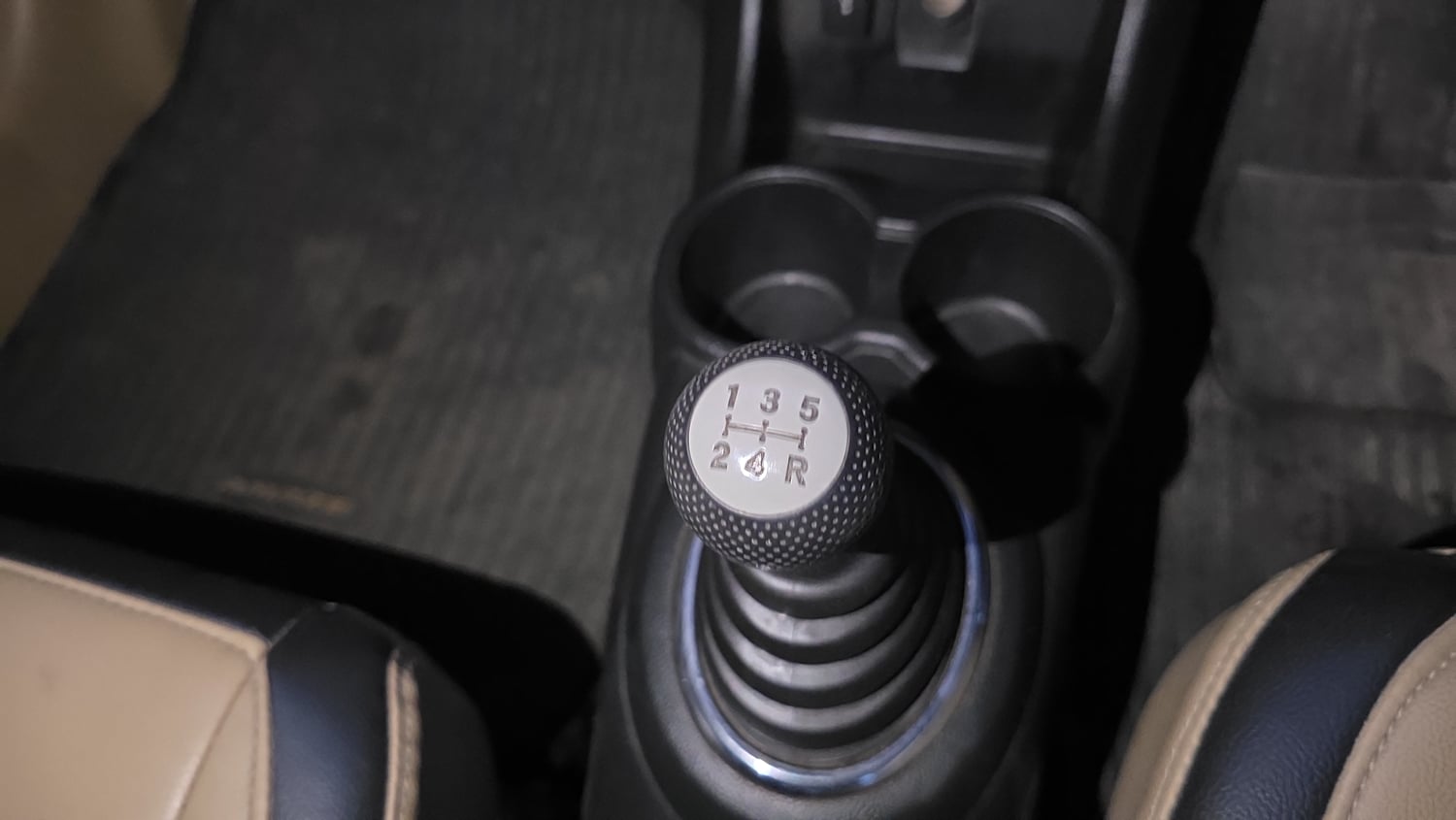 Used 2016 Honda Amaze 1.2 S i-VTEC Petrol Manual interior GEAR  KNOB VIEW