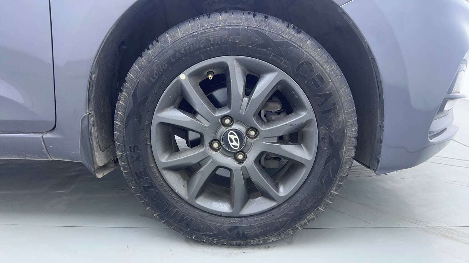 Used 2019 Hyundai Elite i20 Sportz Plus 1.2 Petrol Manual tyres RIGHT FRONT TYRE RIM VIEW