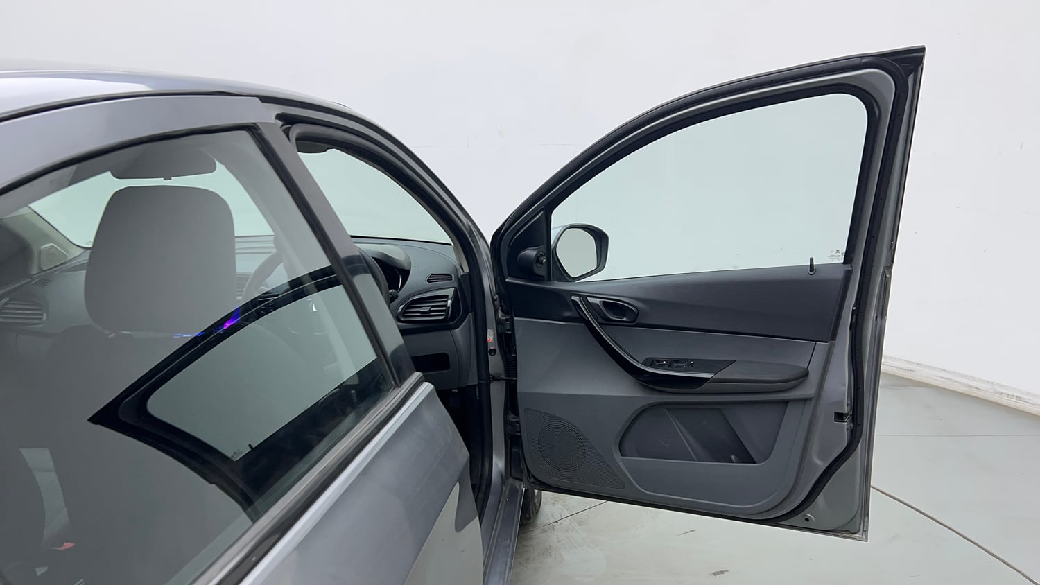 Used 2018 Tata Tigor Revotron XT Petrol Manual interior RIGHT FRONT DOOR OPEN VIEW
