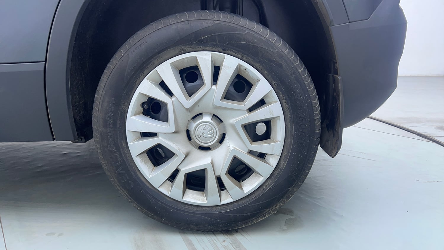 Used 2026 Skoda Kylaq Classic+ 1.0 TSI MT Petrol Manual tyres LEFT REAR TYRE RIM VIEW