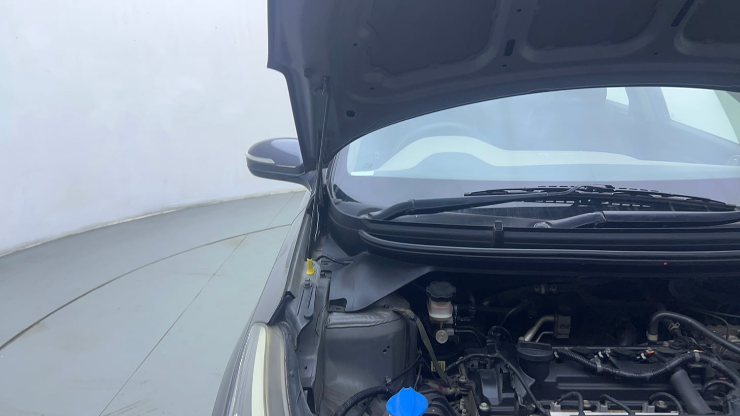 Used 2019 Hyundai Elite i20 Sportz Plus 1.2 Petrol Manual engine ENGINE RIGHT SIDE HINGE & APRON VIEW