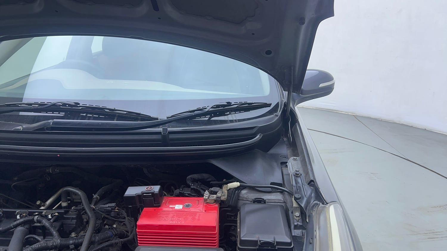 Used 2019 Hyundai Elite i20 Sportz Plus 1.2 Petrol Manual engine ENGINE LEFT SIDE HINGE & APRON VIEW