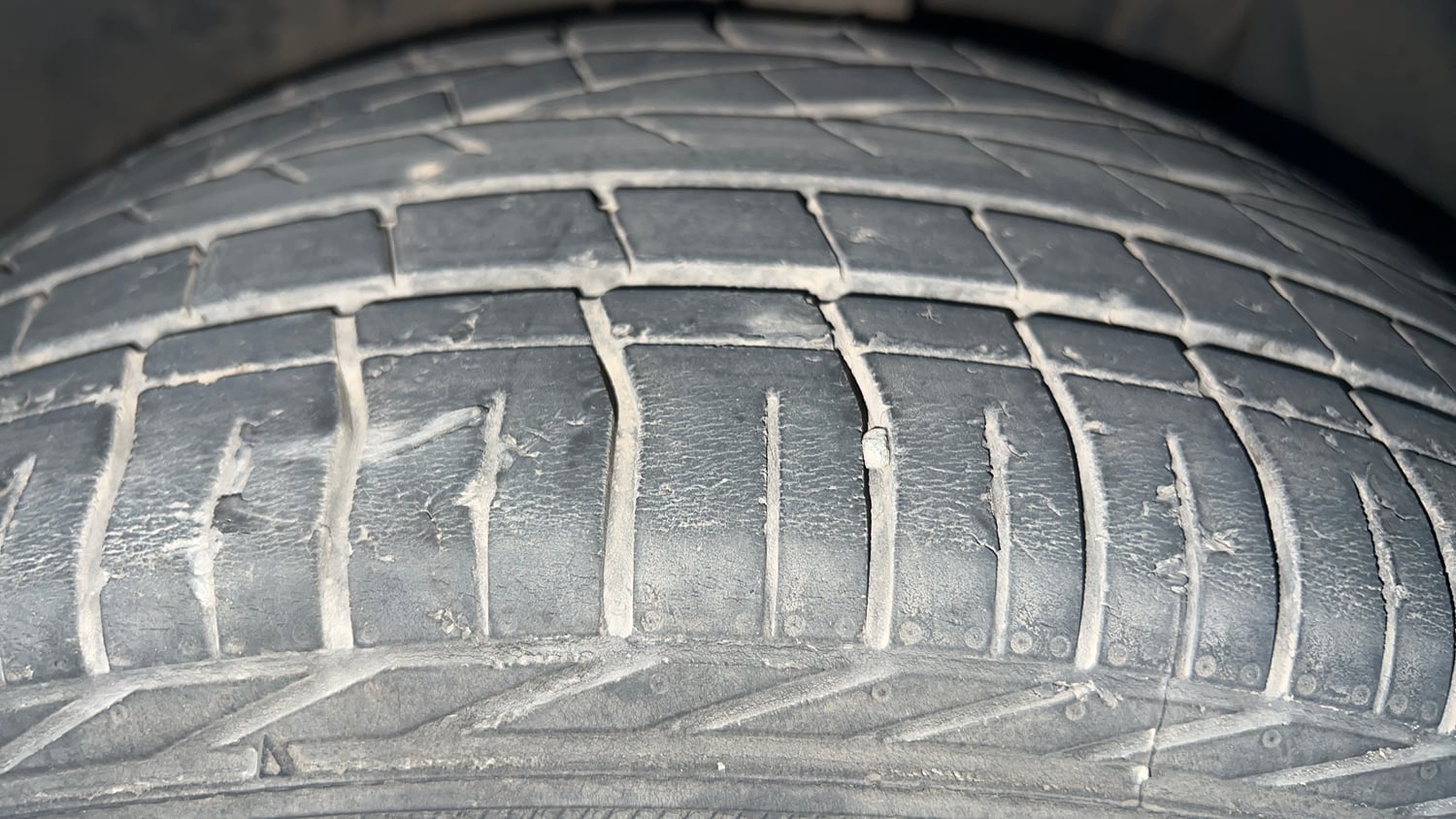 Used 2021 Tata Nexon XZA Plus Dual Tone Petrol Automatic tyres LEFT FRONT TYRE TREAD VIEW