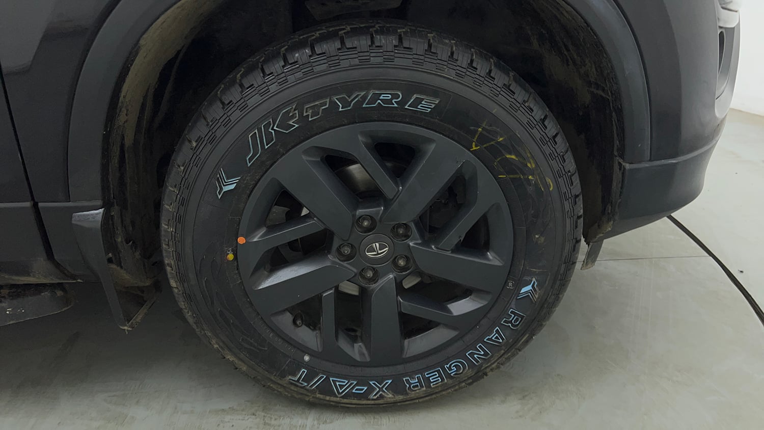 Used 2022 Tata Harrier XTA Plus Dark Edition Diesel Automatic tyres RIGHT FRONT TYRE RIM VIEW
