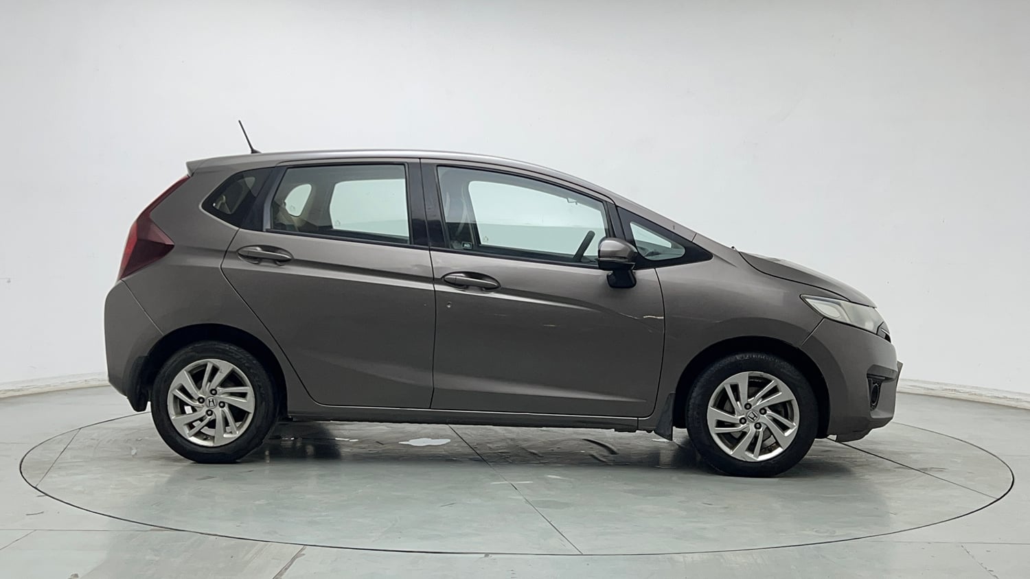 Used 2016 Honda Jazz V Petrol Petrol Manual exterior RIGHT SIDE VIEW