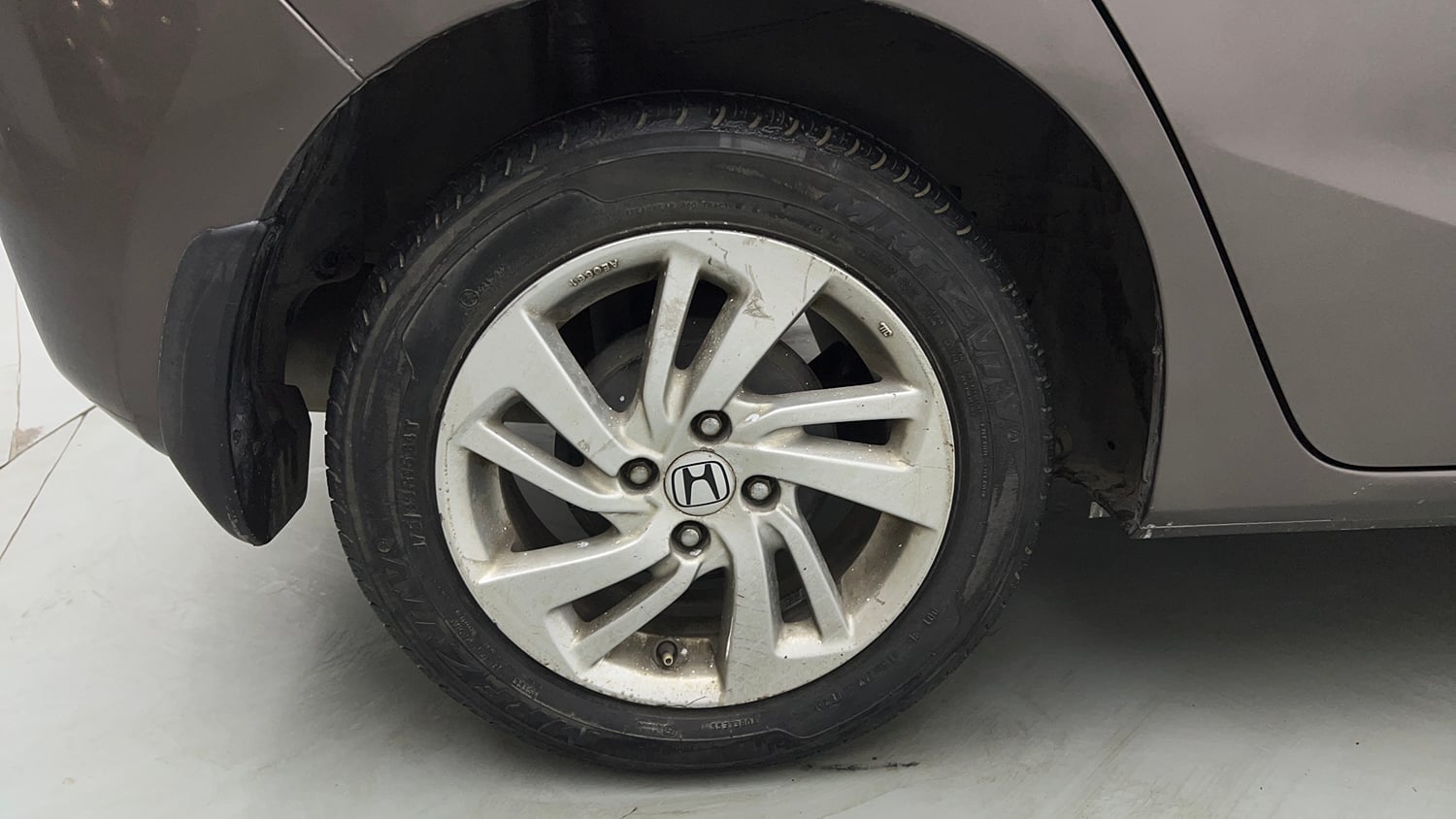Used 2016 Honda Jazz V Petrol Petrol Manual tyres RIGHT REAR TYRE RIM VIEW