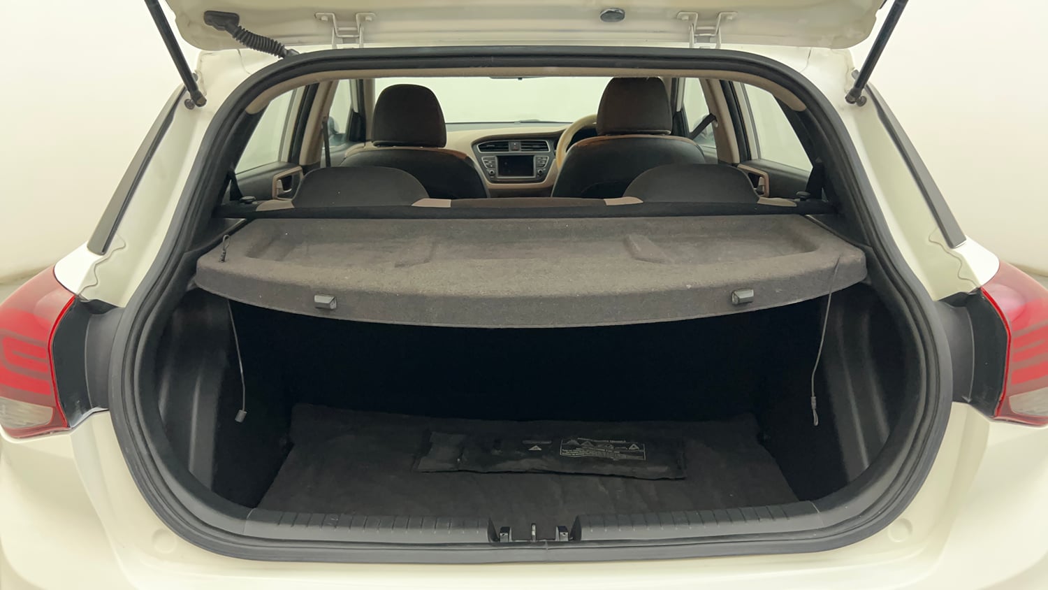 Used 2019 Hyundai Elite i20 Sportz Plus 1.2 CVT Petrol Automatic interior DICKY INSIDE VIEW