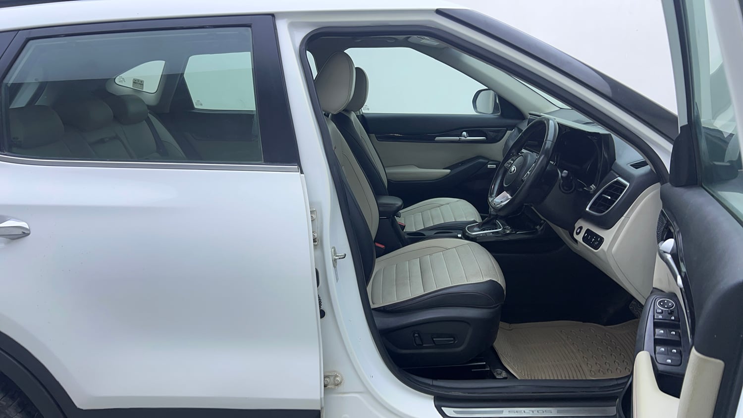 Used 2020 kia Seltos GTX Plus DCT 1.4 Petrol Automatic interior RIGHT SIDE FRONT DOOR CABIN VIEW