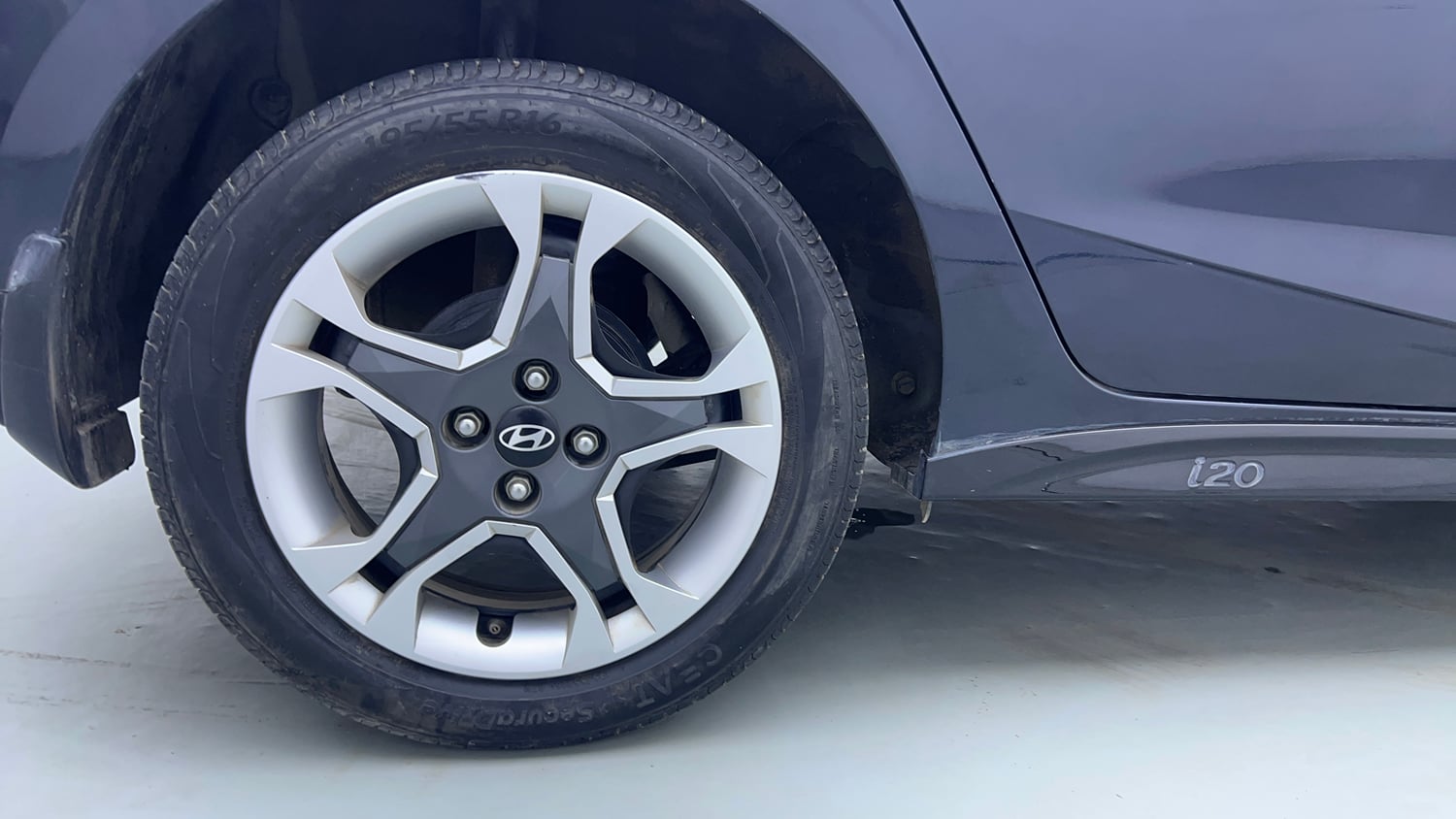 Used 2024 Hyundai New i20 Sportz 1.2 MT Petrol Manual tyres RIGHT REAR TYRE RIM VIEW